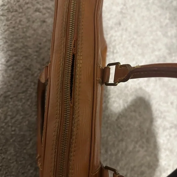 Project Louis Vuitton Epi Serviette Conseiller - Picture 2 of 3